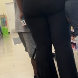 Insane phat ass ebony in line